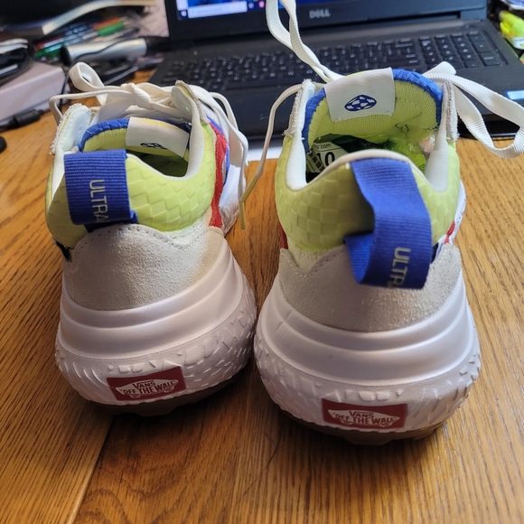 Ladies Sneakers - Picture 3 of 7